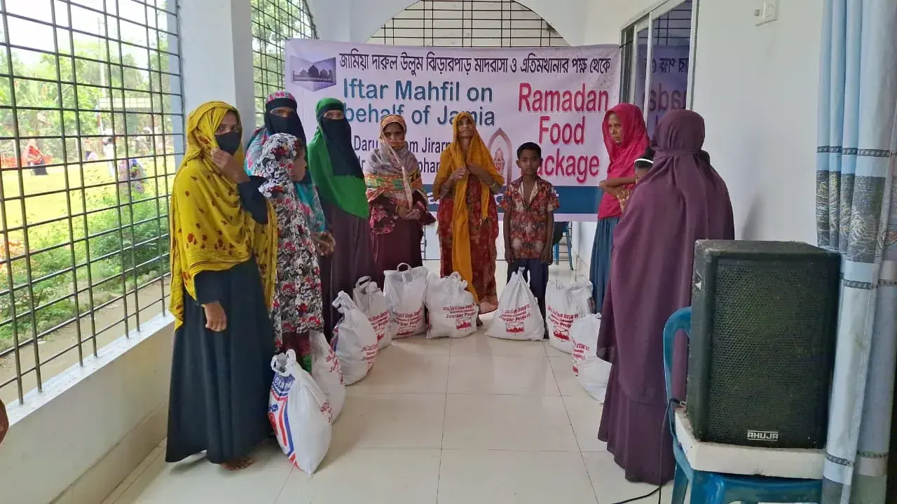 Distributing Ramadan food packages to families